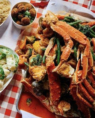 Snow Crab, King Crab, Shrimp with Green Beans, Corn and Potato