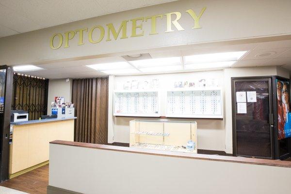 You can find our Optometry on the 1st. floor.
 
 Podra encontrar nuestra optica en el primer piso.