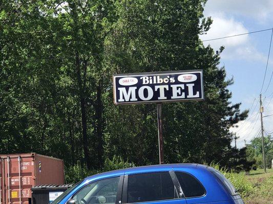 Location sign for Bilbo's MOTEL