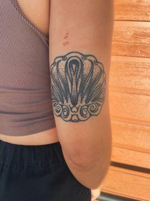 Healed Sparkling Shell by Sinclair Dotson (@basementtattoos_ on instagram)