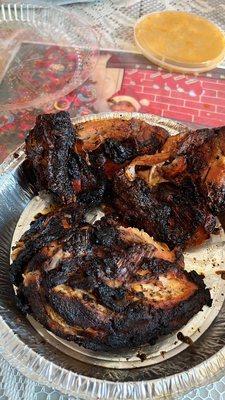 Para la otra díganle asu cocinero que mueva el pollo que no nomas aviente agua ala parrilla para sacar vapor y se diga que está ocupado