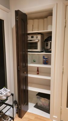 Closet shelving