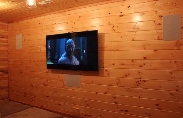 65" Sony XBR 4K 3D HDTV, Yamaha receiver, Monitor audio LCR speakers. An engrossing theater experience in the seclusion of th...