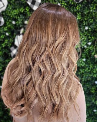 Soft and natural balayage