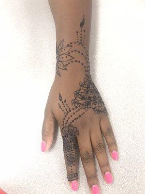 Henna tatoos