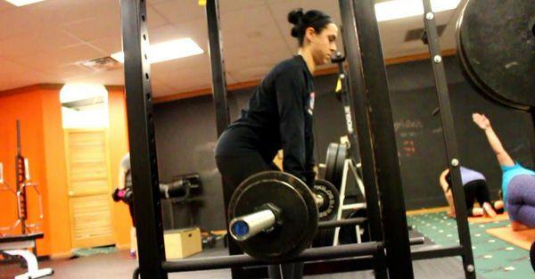 ladies lifting weights to get stronger