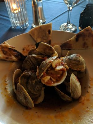 Clams possilipo in a nice red wine sauce with chunks of tomatoes and garlic.