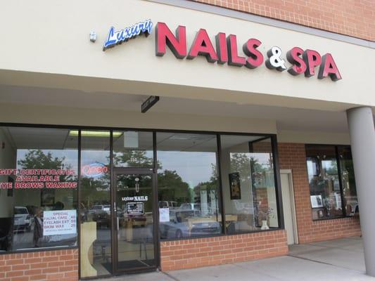 Luxury Nails & Spa