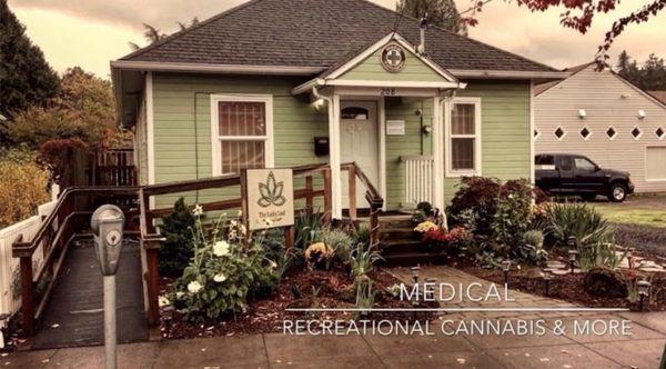 The Lucky Leaf Dispensary in Silverton Oregon is the best place for all your cannabis enjoyment needs.