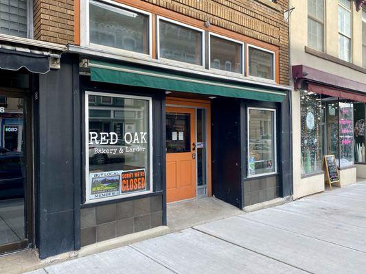 The exterior of Red Oak Bakery