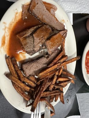 Brisket and seeet potatoe fries