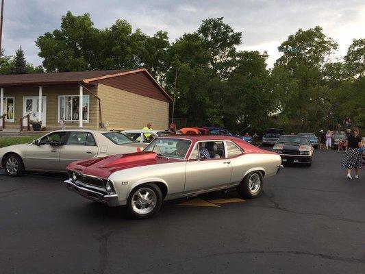 Cool cars at the Hot Dog Stand