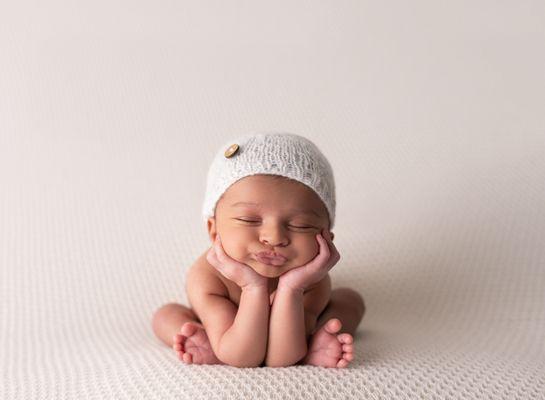 Professional newborn photographer with over 5 years of experience.  Studio located in Cedar Park, Texas.