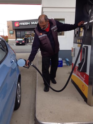 It has been probably thirty years since someone pumped my gas for me. Here in New Jersey? It's the law. Felt so strange.