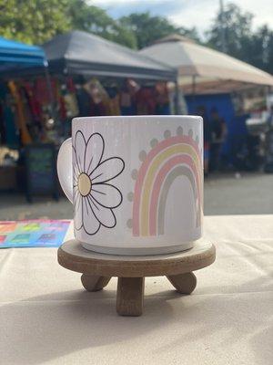 Daisy rainbow peach mug