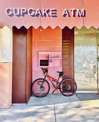 Cupcake ATM