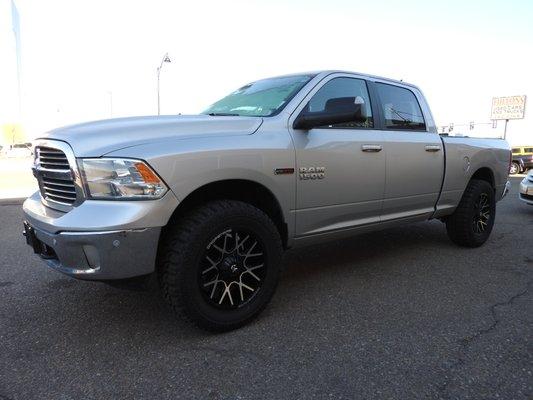 2016 RAM 1500 Big Horn Crew Cab 4WD with Leather Eco Diesel $31900.00