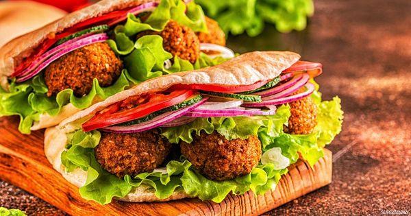 Falafel sandwich
Tomato,lettuce,hummus,tahini sauce,onion,