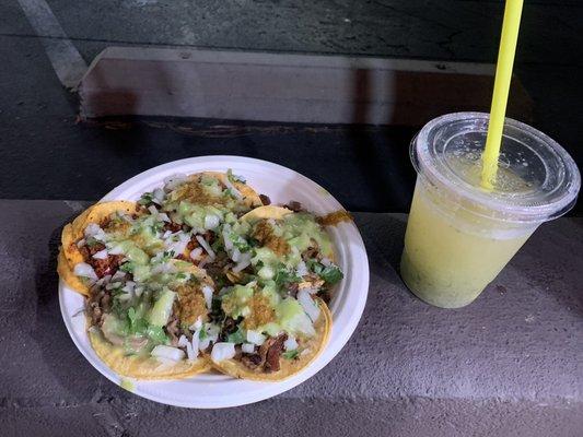 Tacos al Pastor y aguas frescas