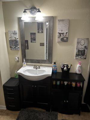 After: Bathroom organized & new vanity