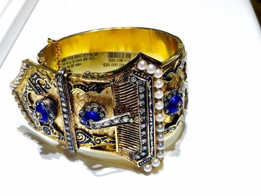 Retro Antique 18k yellow gold bangle!  How amazing is this?!