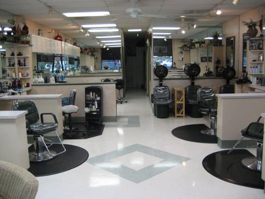 SALON FLOOR