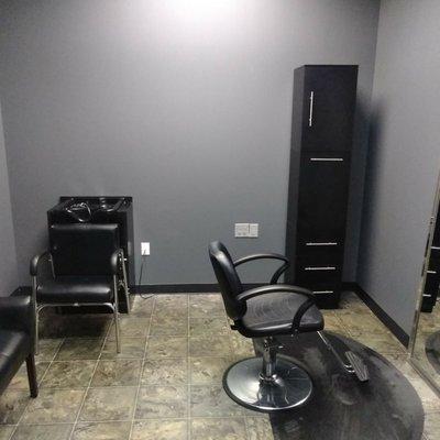 Leasing Salon Suites to licensed stylist whom desire to have their own business. Contact Tiffany for leasing details.