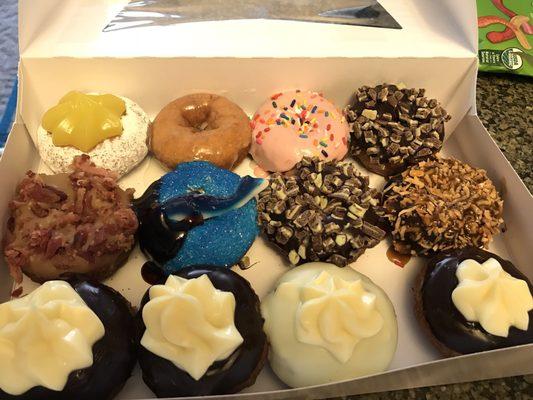 Top L: lemon drop, honey glazed, Homer Simpson, mint chip Middle: maple bacon, jaws, mint chip, Samoa  Bottom: Boston cream, banana cream