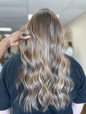 BRONDE BOMBSHELL