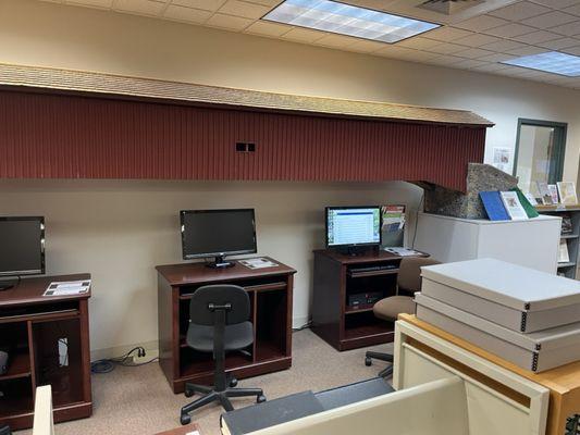 Reference computers under the covered bridge model.