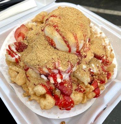 Cheesecake funnel cake