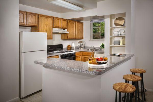 Fully-equipped kitchen with breakfast bar