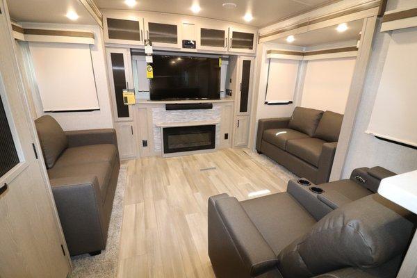 2022 Forest River Rockwood Signature Ultra Lite - Living Room