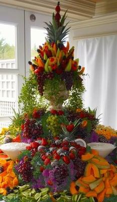 Let our professional design staff create displays of food that make a statement.