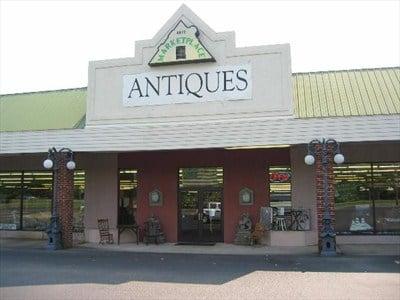 Marketplace Antiques in Gloucester, Virginia