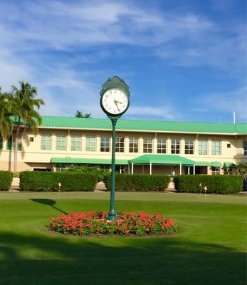 Clubhouse and practice putting green out front. Only course on island.