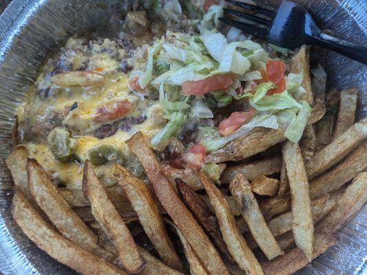 2nd time here was very different.  Soggy fries, no top bun, very little greeen chili, fast-food grade toppings... WTH y'all