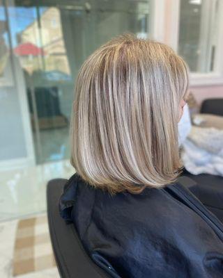 Gorgeous bright full head of beige highlights