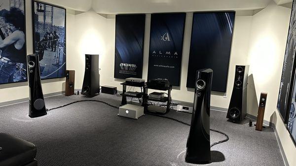 YG and Estelon loudspeakers in our main room, with Vinnie Rossi electronics