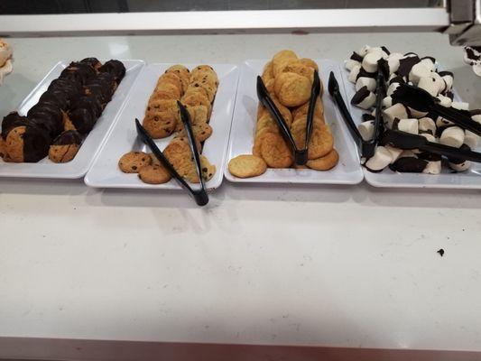 Dessert bar with cookies and chocolate covered marshmallows