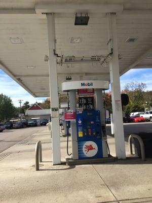 Walpole Mobil -- 750 Main Street / Route 1A, Walpole                     Gas Station