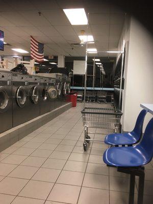 Not a bad little laundry mat. It's the patrons that give the place hell.