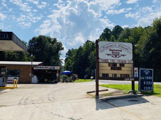 Turner's Corner General Store and Sidewinder Grill