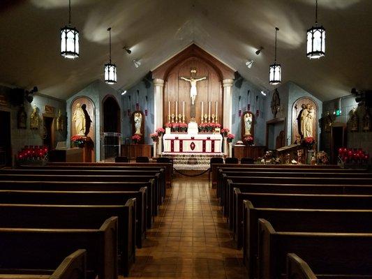 Not many chapels near here that follow the traditional physical layout.  Servants of the Holy Family follows even these traditions.