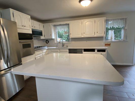 finished project in Gridgeport, Connecticut
beautiful countertop, kitchen, Island, 
material white Carrara Quartz, 
Satisfied customer