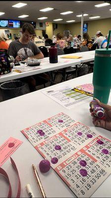 Bingo board and screens showing visibility of the play