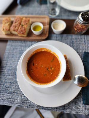 Roasted tomato cream soup