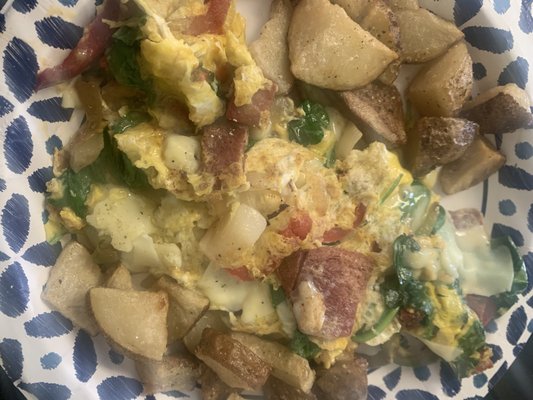 Crispy Porkroll,Fresh Spinach ,Provolone Homefries Mix