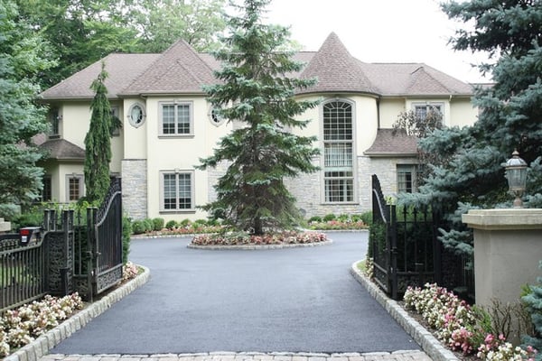 Nice circular driveway paving in Upper Saddle River NJ