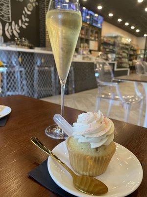 Champagne cupcake with champagne